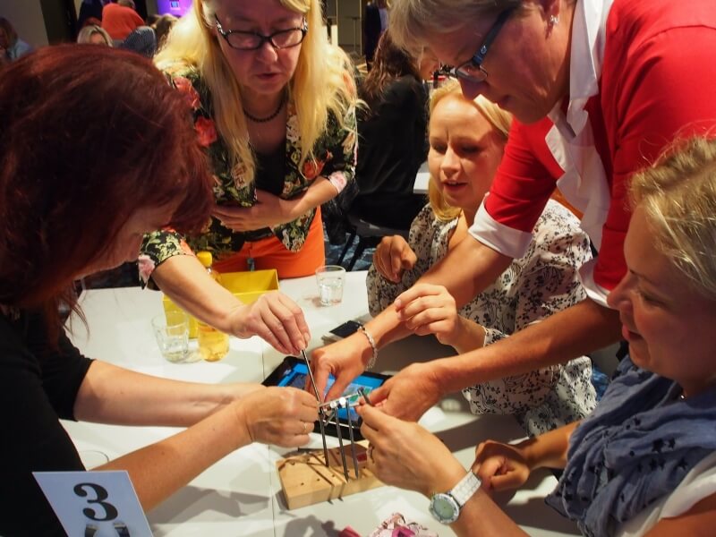 team energizer team building øvelser firmaaktivitet indendørs