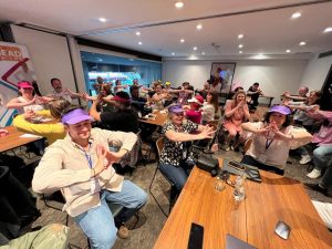 Gruppe der laver energizer under firmaaktivitet